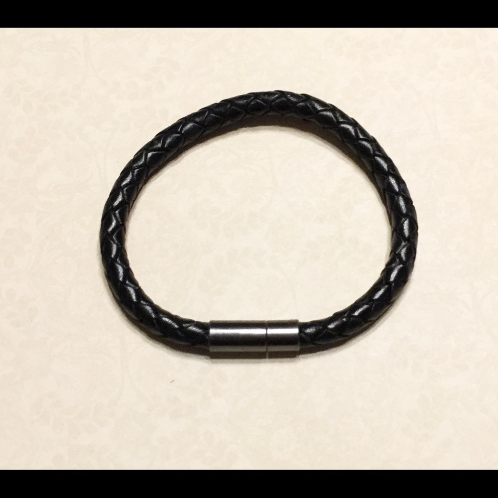 Black Bolo Leather with Gunmetal Clasp